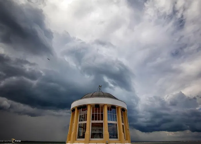 Little Seagull Modern Retreat